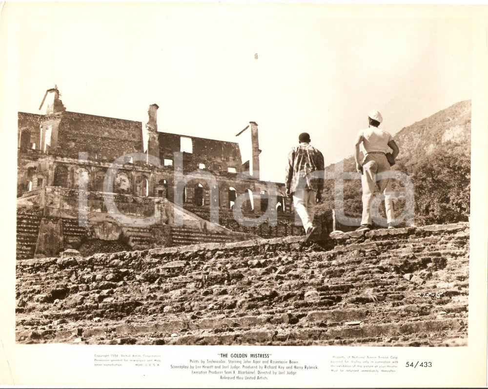Fotografia d epoca originale 1954 GOLDEN MISTRESS Marinaio agli scavi archeologici HAITI Abner BIBERMAN Foto 1