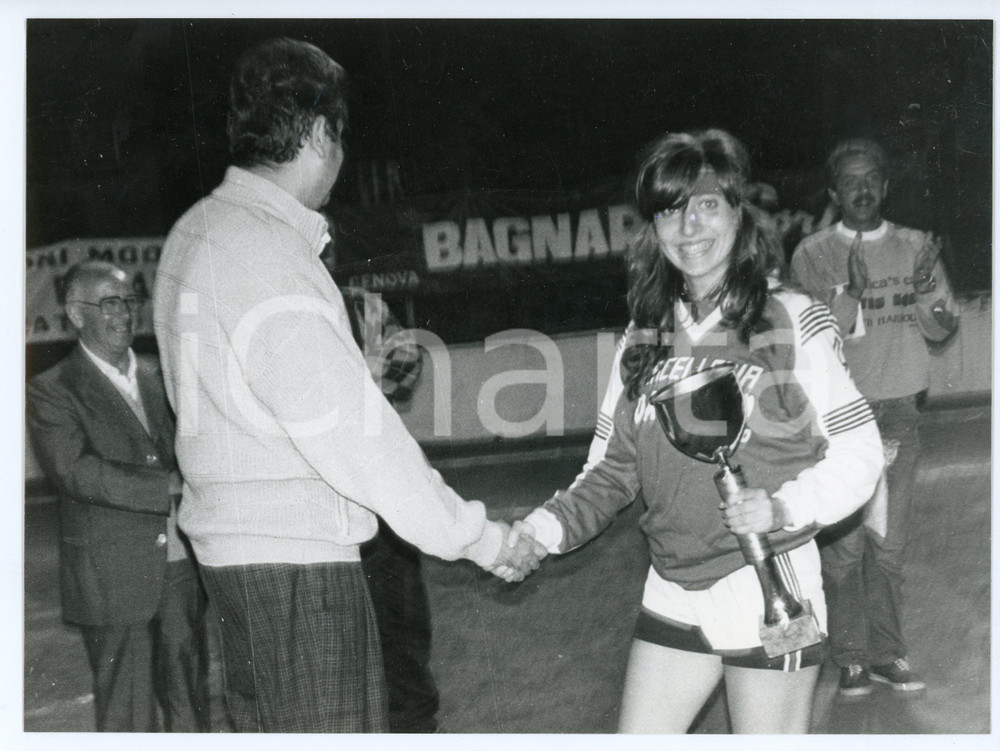 Fotografia d epoca originale 1985 CAMPO LIGURE  CALCIO FEMMINILE Premiazione girone Olimpia  Foto 24x17 cm 1
