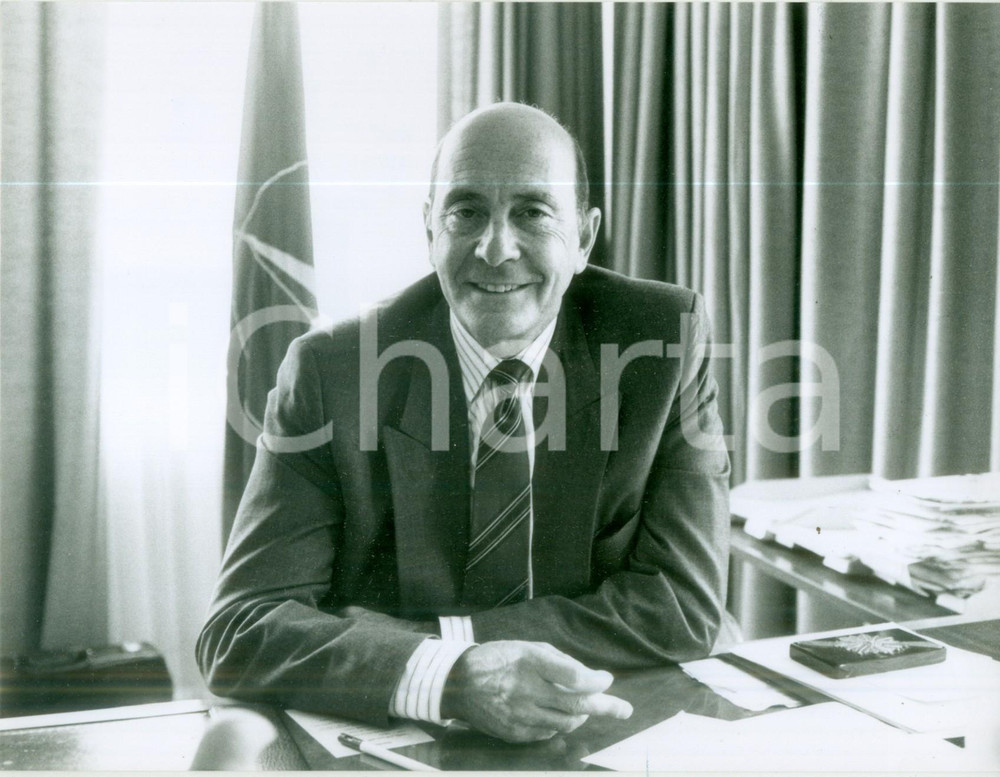 Fotografia d epoca originale 1989 BRUXELLES Manfred WORNER Segretario Generale NATO in ufficio Foto 1 1