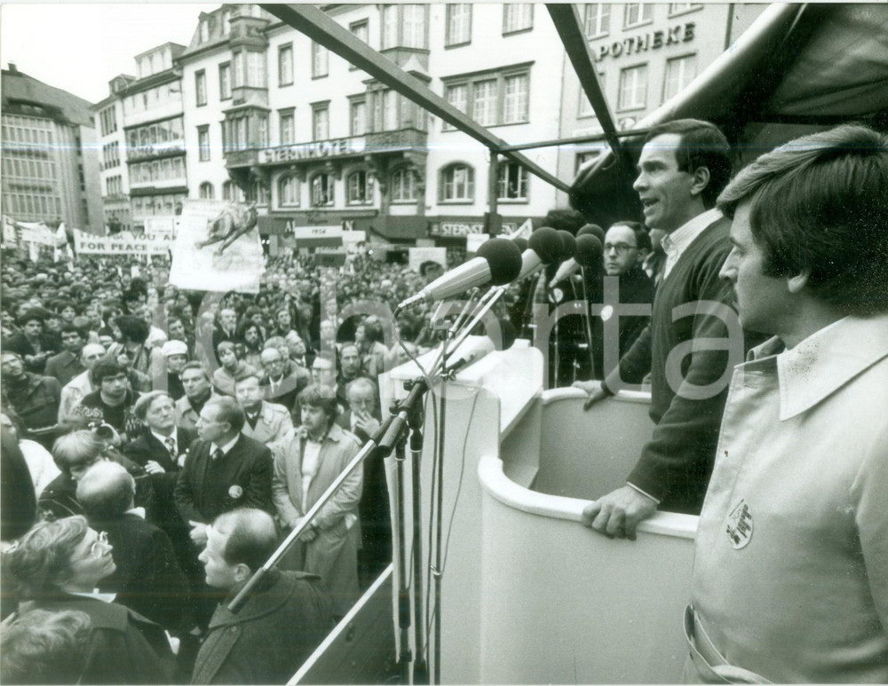Fotografia d epoca originale 1981 BONN Matthias WISSMANN alla manifestazione per la pace e il disarmo FOTO 1