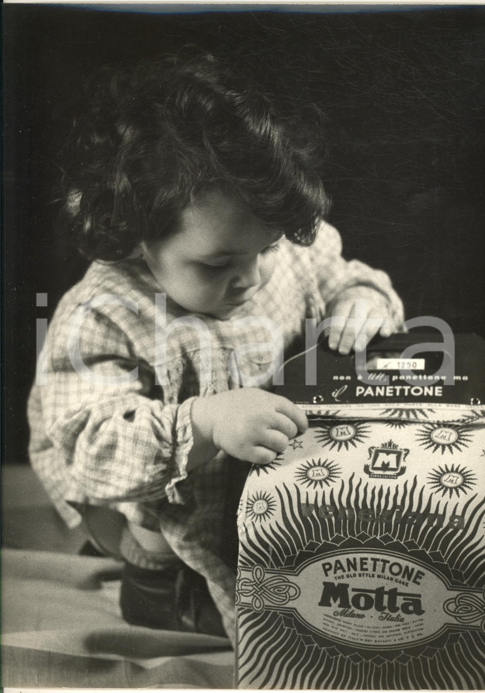 1950 ca ITALIA Panettone MOTTA - Campagna pubblicitaria con bambina *Foto (7) Fotografia originale d'epoca. CONDIZIONI:GOOD/buonoFORMATO: 22x30 cm originale e autentica 1