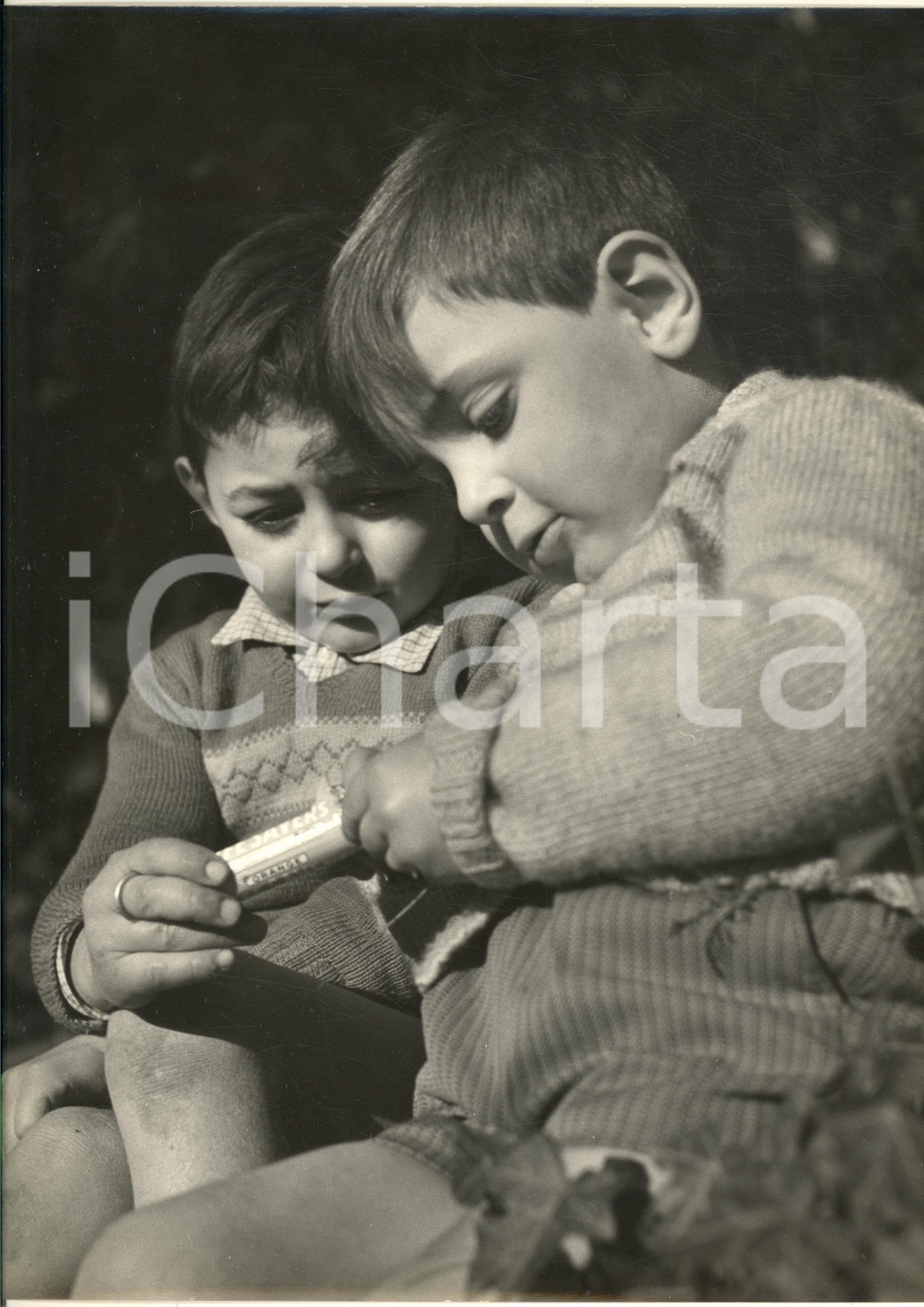 1950 ca ITALIA Caramelle LIFE SAVERS - Campagna pubblicitaria con bambini FOTO 1 Fotografia originale d'epoca. CONDIZIONI:GOOD/buonoFORMATO: 22x30 cm originale e autentica 1
