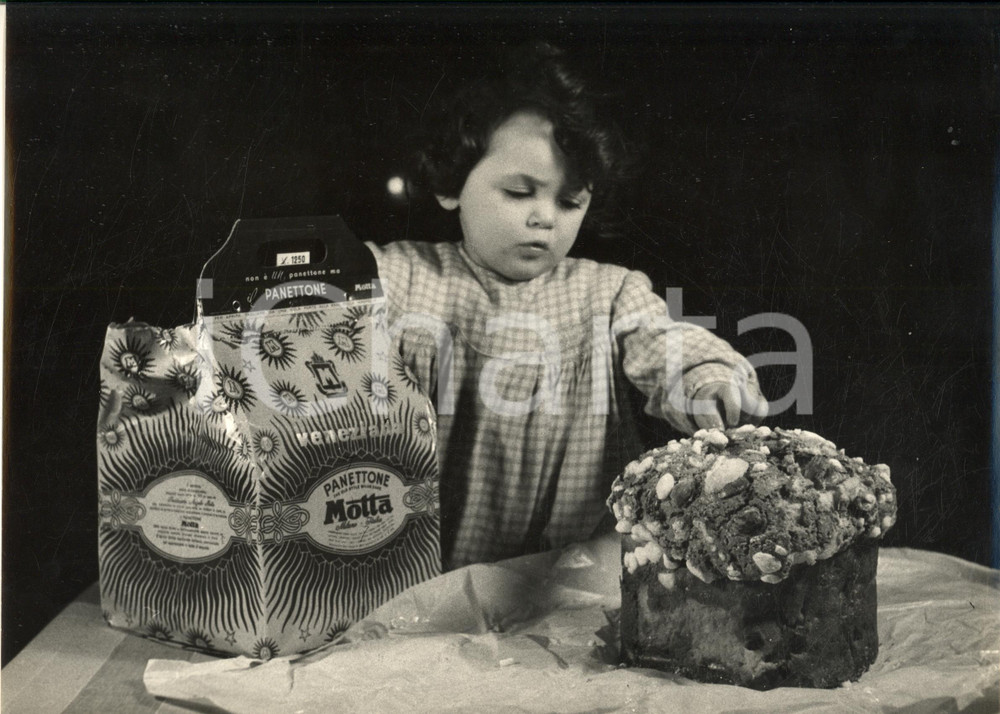 1950 ca ITALIA Panettone MOTTA - Campagna pubblicitaria con bambina *Foto (8) Fotografia originale d'epoca. CONDIZIONI:GOOD/buonoFORMATO: 30x22 cm originale e autentica 1