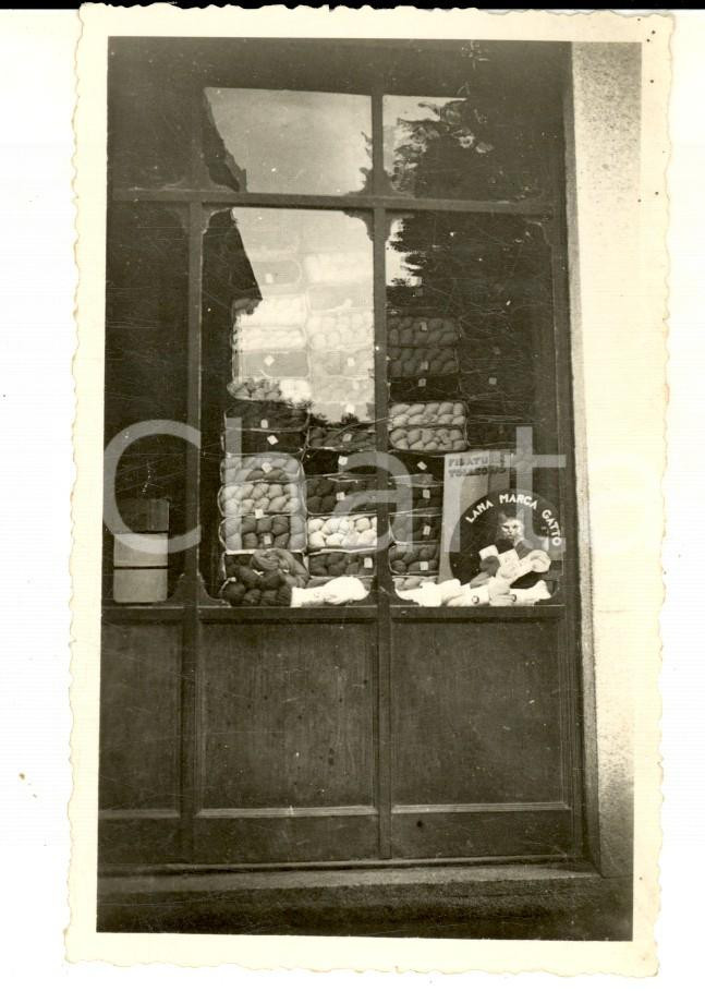 Fotografia d epoca originale 1920 ca MILANO Vetrina negozio di lane  FILATURA TOLLEGNO e GATTO Foto 7x11 1