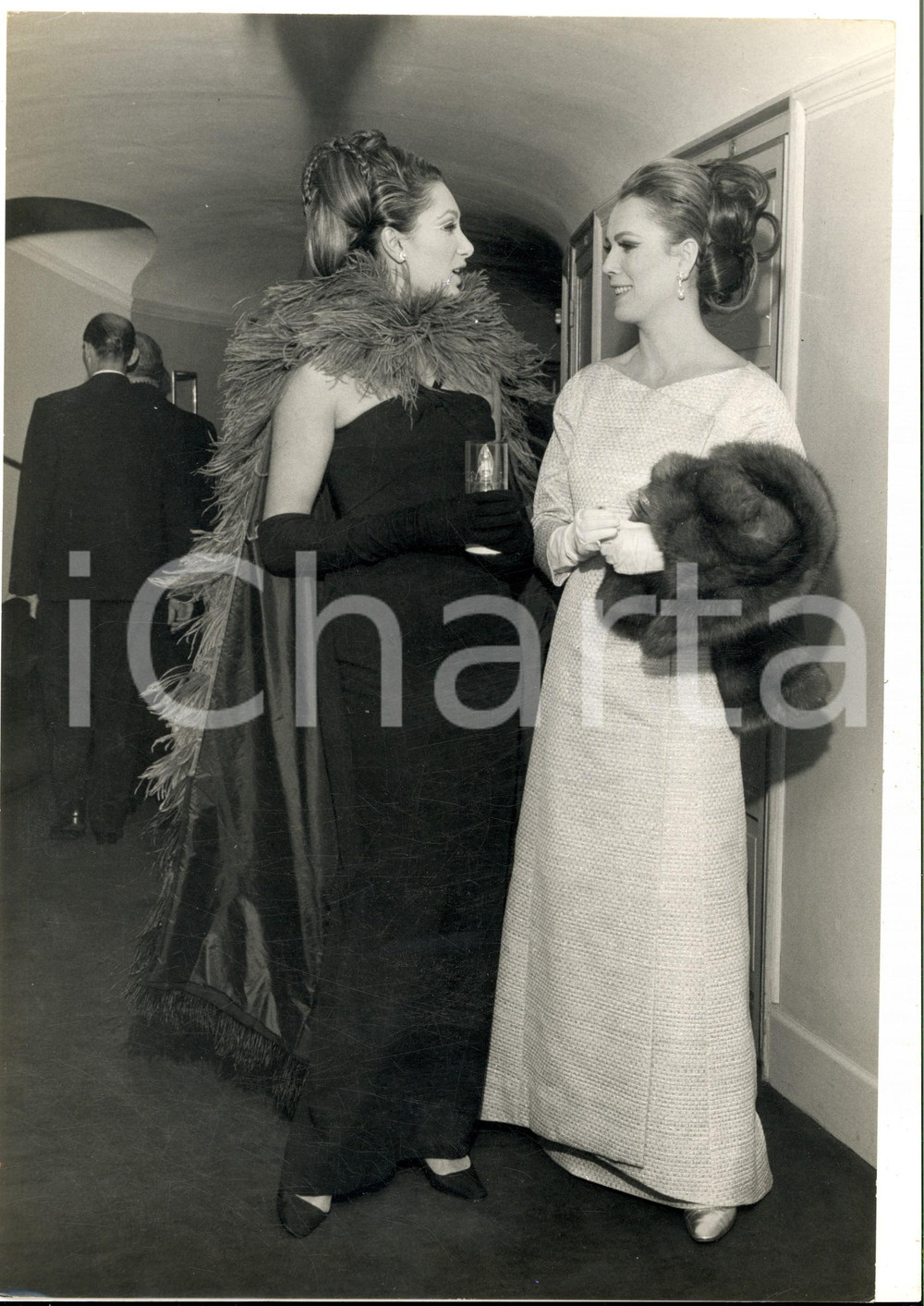 Fotografia d epoca originale 1965 MILANO TEATRO ALLA SCALA Marisa e Gemma ALEXANDER alla prima  Foto 3 1