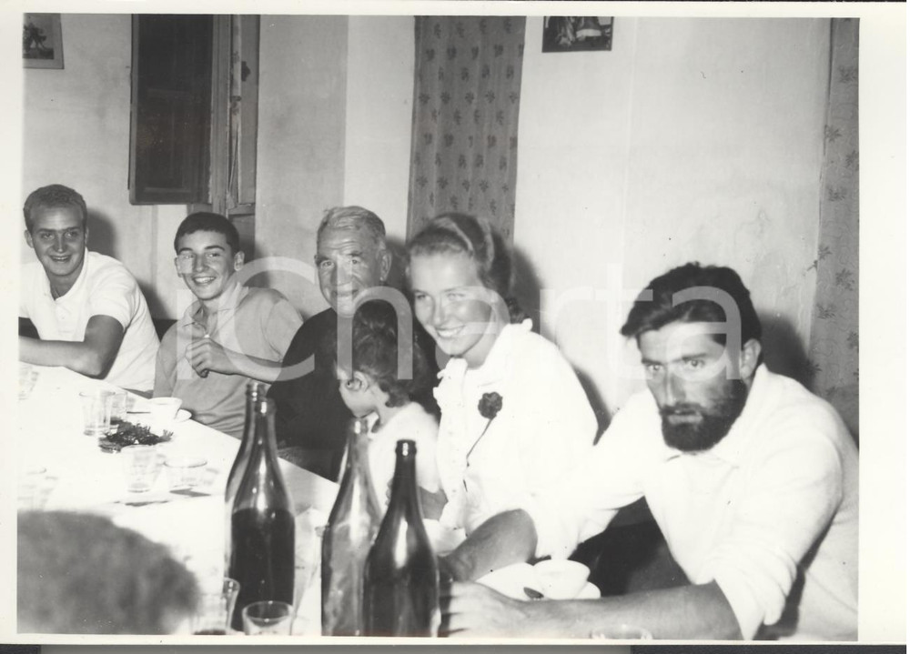 Fotografia d epoca originale 1958 ? ITALIA Maria Gabriella di SAVOIA e Juan Carlos a tavola Foto 18x13 cm 1