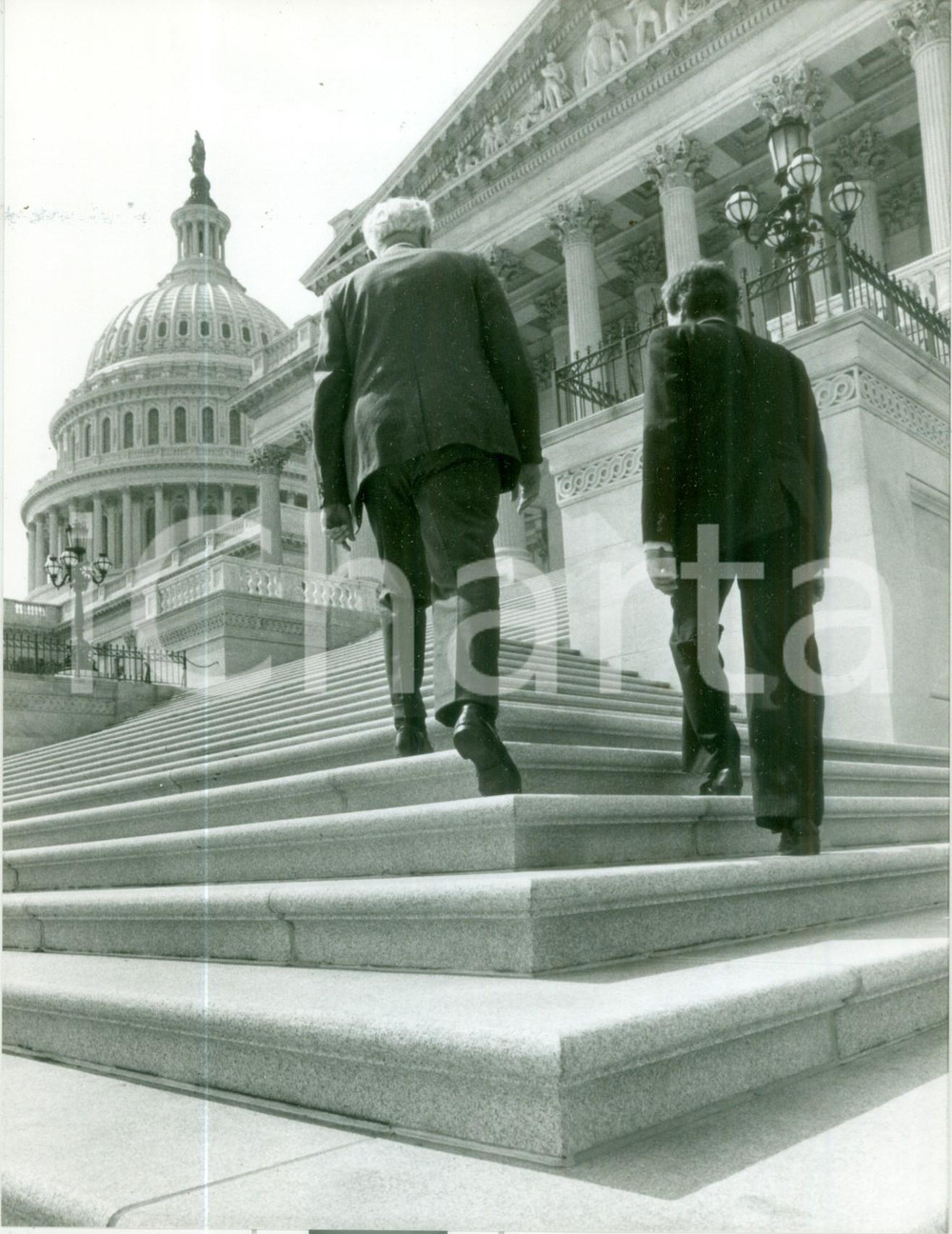 Fotografia d epoca originale 1982 WASHINGTON USA Funzionari salgono scalinate dell U.S. CAPITOL Foto 1