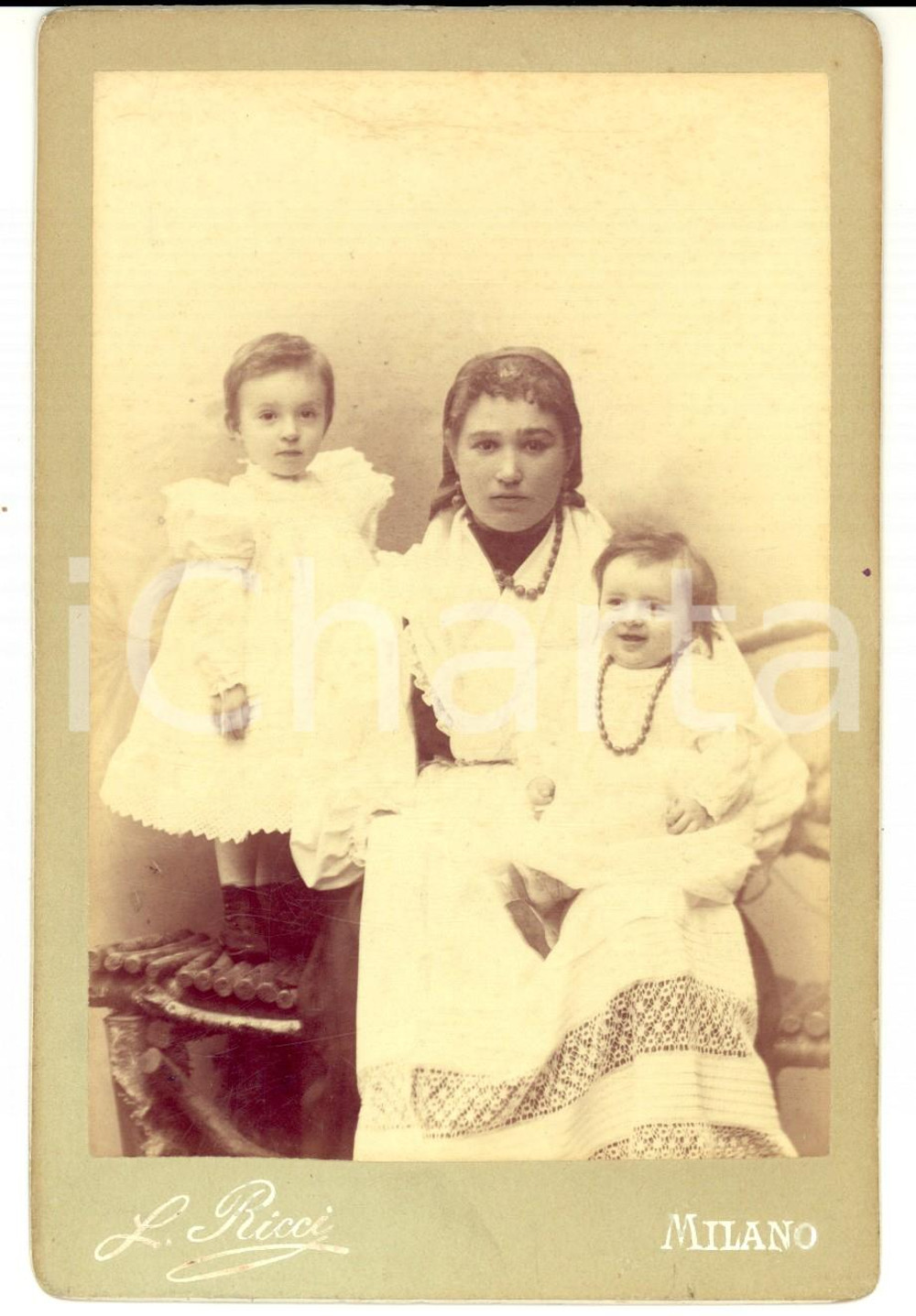 1880 ca MILANO Ritratto di due bambine con la balia *Foto LEONE RICCI (2) DATA: 1880 ca  LUOGO: MILANO   TITOLO: RITRATTO DI UNA BALIA CON DUE BAMBINE DESCRIZIONE: Bella fotografia d'epoca, montata su cartone rigido.  FOTOGRAFO: Leone Ricci - Milano  FORMATO: 11 x 17 cm  CONDIZIONI: buone  Vera fotografia d'epoca, originale, autentica.          originale e autentica 1