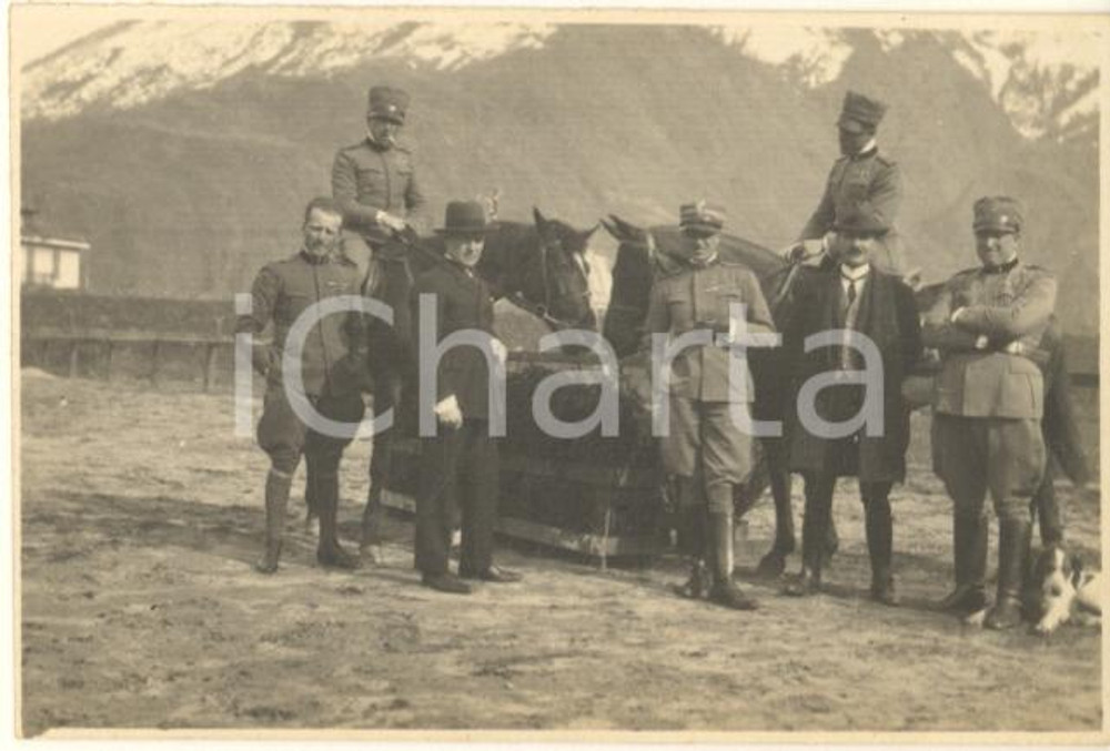 1925 DOMODOSSOLA Regio Esercito - Ufficiali di Artiglieria con cavalli *Foto 8x6 Fotografia originale d'epoca, con didascalia manoscritta al verso. CONDIZIONI:GOOD/buonoFORMATO: 8x6 cm originale e autentica 1