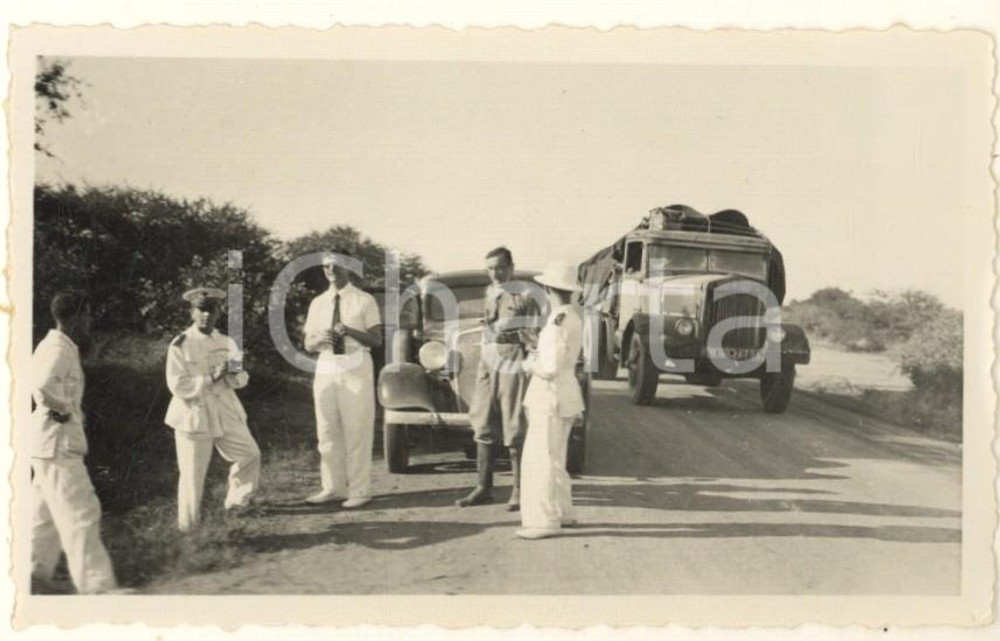 1936 AOI SOMALIA Ufficiali italiani in viaggio dopo AFGOI *Foto 9x6 cm Fotografia originale d'epoca, con didascalia manoscritta al verso. CONDIZIONI:GOOD/buonoFORMATO: 9x6 cm originale e autentica 1