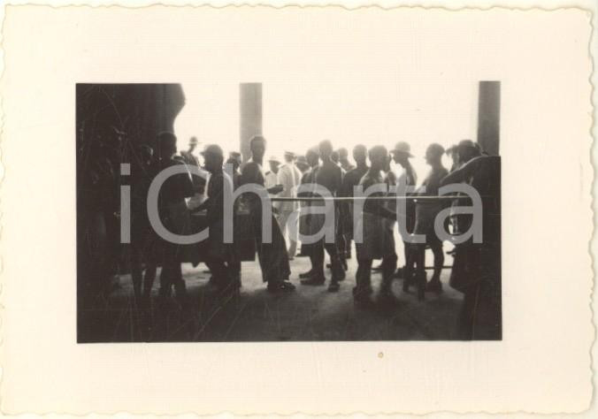 Fotografia d epoca originale 1936 AOI ETIOPIA Soldati italiani e indigeni nel panificio militare Foto 8x6 cm 1
