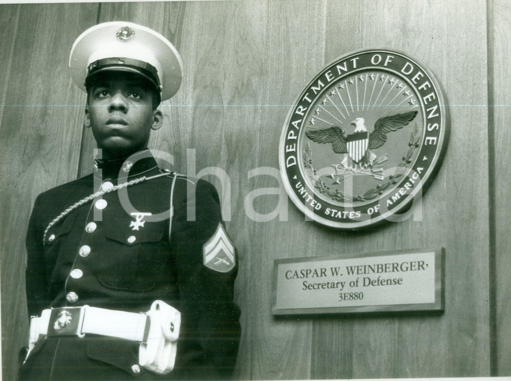 Fotografia d epoca originale 1982 WASHINGTON Soldato di guardia all ufficio di Caspar W. WEINBERGER 1