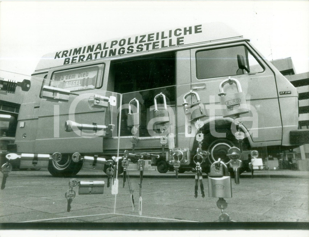 Fotografia d epoca originale 1979 BONN Furgone della KriminalPolizei con attrezzi Fotografia 2 1