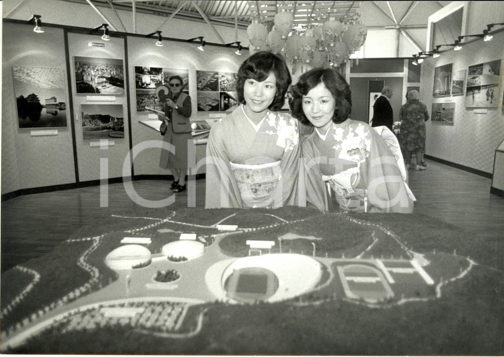 Fotografia d epoca originale 1981 BONN Donne GIAPPONESI in Kimono plastico progetto Olimpiadi SEUL Foto 1