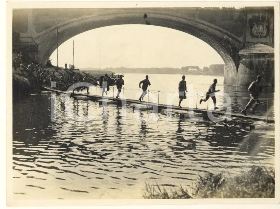 Fotografia d epoca originale 1935 ca PAVIA R. Esercito GENIO  Esercitazione su ponte di barche Foto 12x8 1