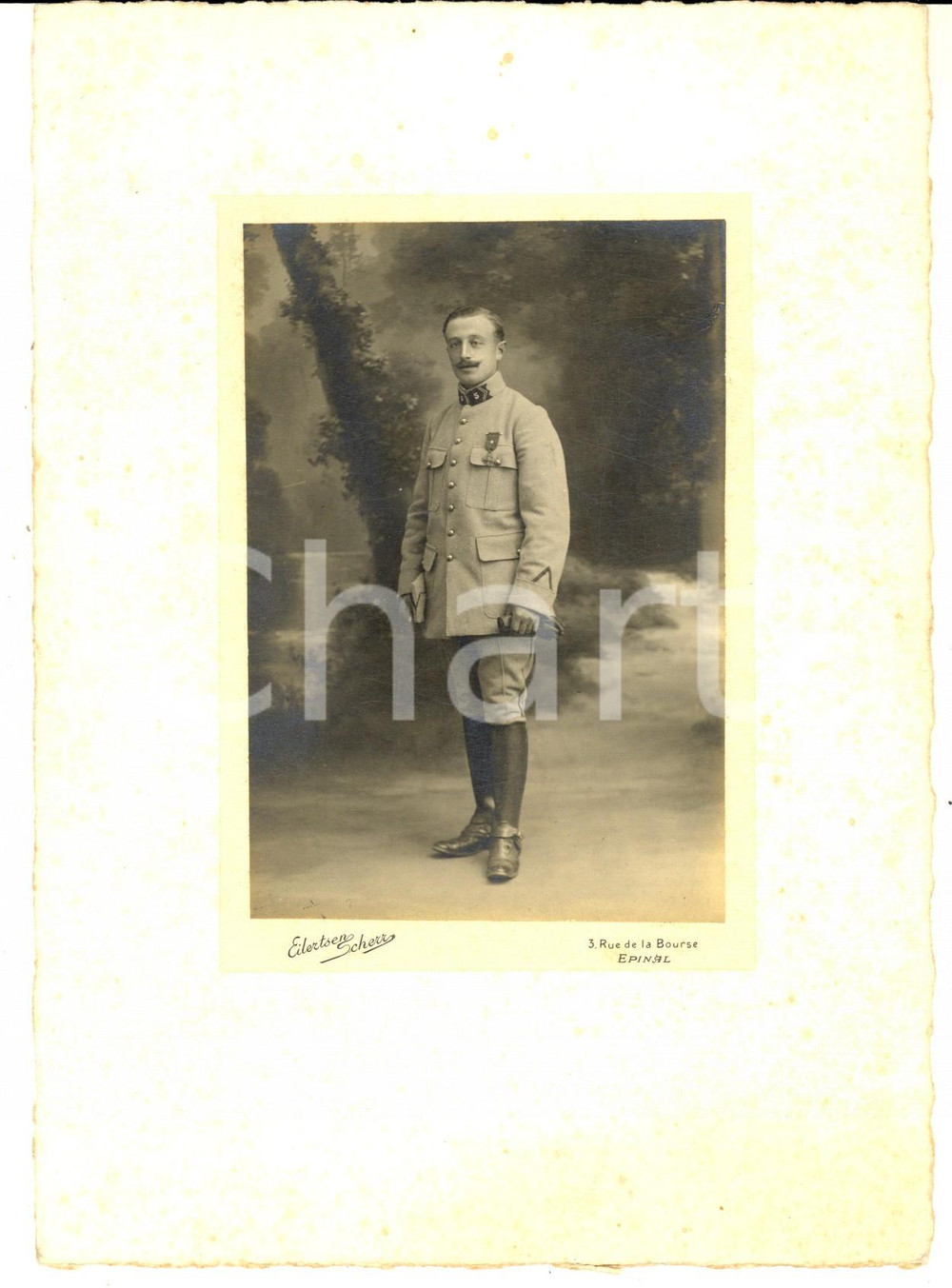 1910 ca EPINAL (FRANCE) Ritratto di ufficiale - Foto EILERTSEN SCHERR 15x21 Fotografia d'epoca, su cartoncino morbido.Velina originale protettiva. CONDIZIONI: FAIR (lievi macchie al cartoncino)FORMATO:  15x21 cm    originale e autentica 1