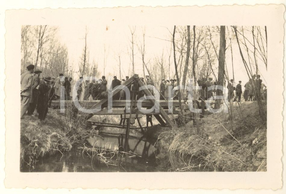 1935 ca Area PAVIA R. Esercito - Ponte provvisorio su torrente -Evento *Foto (5) Fotografia originale d'epoca.FOTOGRAFO: Chiolini & Turconi - Pavia CONDIZIONI:GOOD/buonoFORMATO: 12x8 cm originale e autentica 1