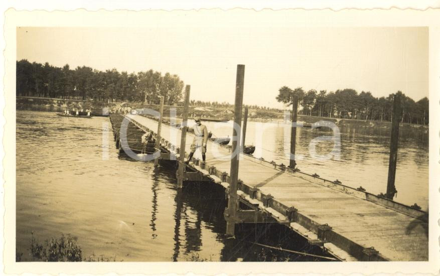 Fotografia d epoca originale 1930 ca Area di PAVIA  Regio Esercito GENIO  Ponte di barche Foto 11x7 cm 1