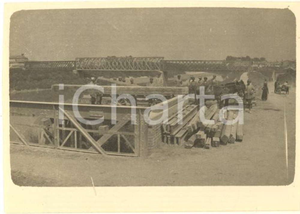 1910 ca PAVIA Costruzione Ponte della Becca  - Cantiere *Foto RARA 7,5x5,5 (1) Fotografia originale d'epoca. CONDIZIONI:GOOD/buono difetto di stampa al lato destroFORMATO: 7,5x5,5 cm originale e autentica 1