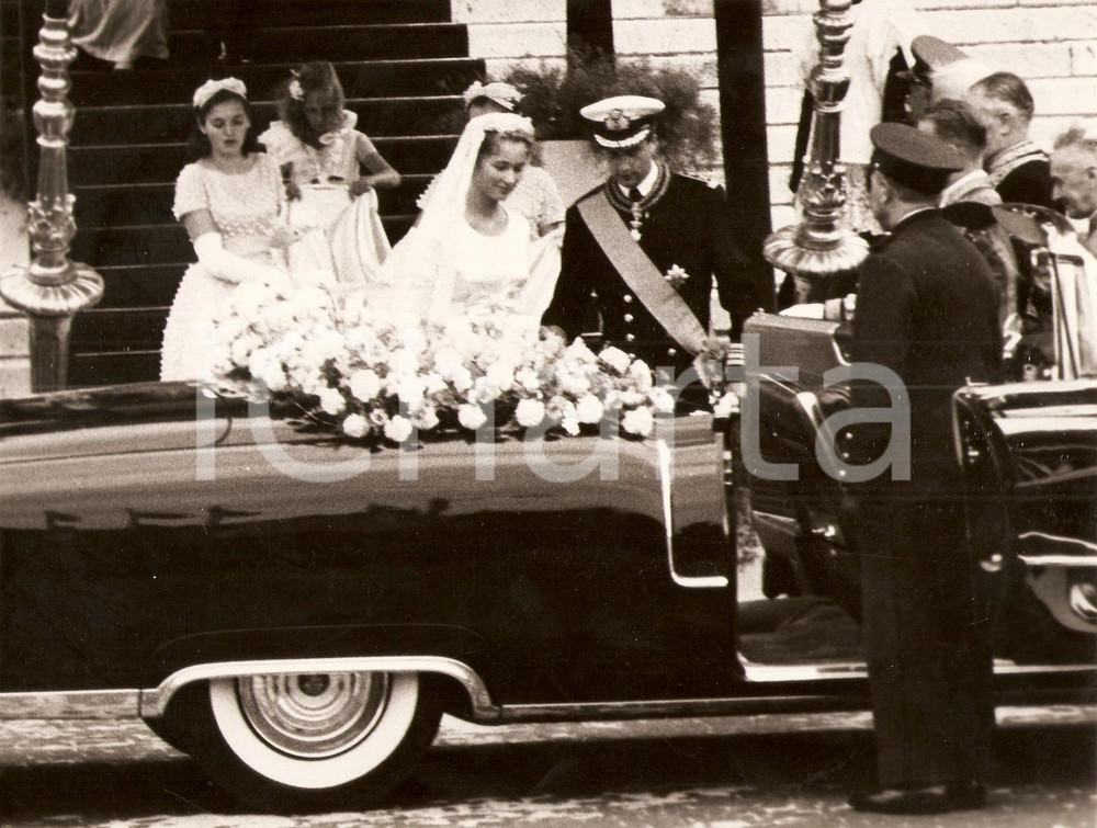 Fotografia d epoca originale 1959 BRUXELLES Alberto LIEGI Paola RUFFO in macchina con damigelle 3 1