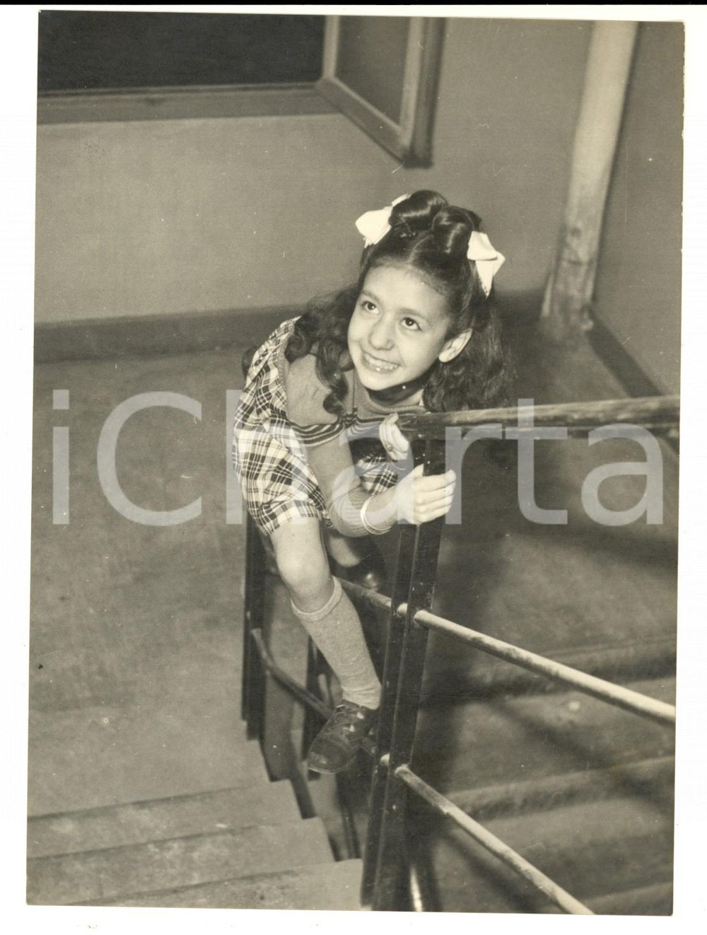 Fotografia d epoca originale 1950 ca STORIA DELLA DANZA Rosita RIVERA gioca su una scala Fotografia 1