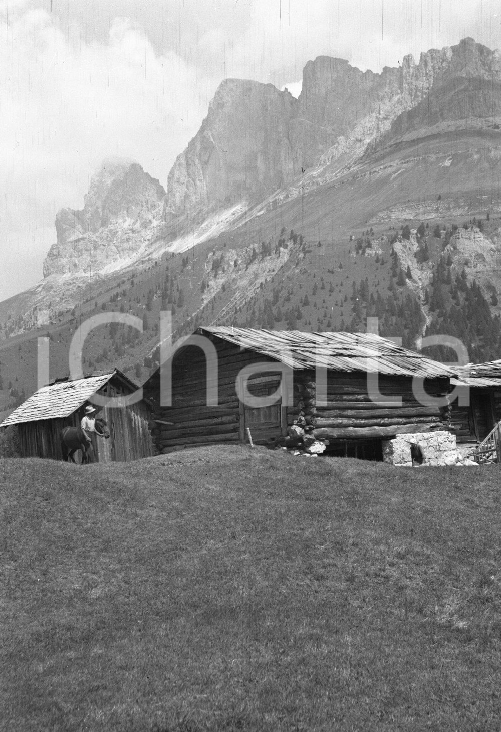 1947 PASSO COSTALUNGA sotto Catinaccio e Latemar NEGATIVO ORIGINALE 3 Negativo originale d'epoca in bianco e nero su pellicola.Per i diritti rivolgersi a ICharta.ICharta mette in vendita, sul negozio eBay e in esclusiva sul sito "icharta" il proprio archivio composto da numerose diapositive e negativi fotografici d'epoca, tutti originali e autentici.Si tratta di uno sguardo inedito sull'attualità, la politica, la vita quotidiana, il gossip e la cultura, che fotografa il cambiamento della nazione (e non solo) tra il 1890 ed il 1990 circa. Un'occasione unica per il mercato del collezionismo, che vede finalmente disponibile un archivio eccezionale per vastità, tematiche e condizioni, in un settore (il negativo fotografico e la diapositiva) di assoluta novità e dalle interessanti prospettive di investimento. CONDIZIONI:FAIR/discretoFORMATO: cm 6 x 9 originale e autentica 1
