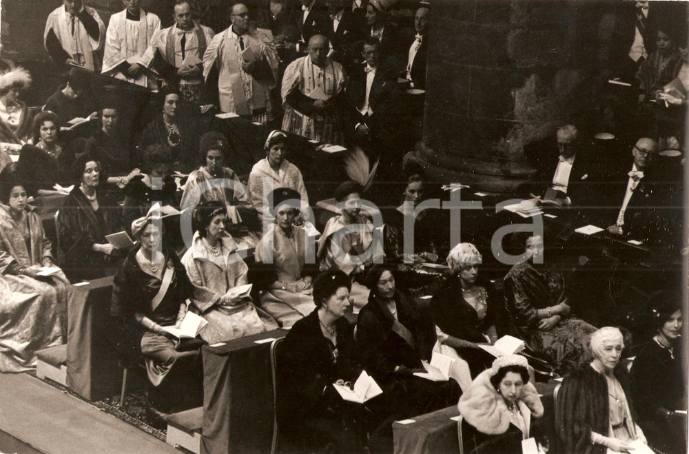 Fotografia d epoca originale 1960 BRUXELLES Nozze Re BALDOVINO e Fabiola  Nobili invitati in chiesa Foto 1