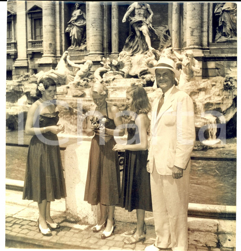 Fotografia d epoca originale 1950 ca ROMA Fontana di TREVI Generale americano con la famiglia Foto 2 1