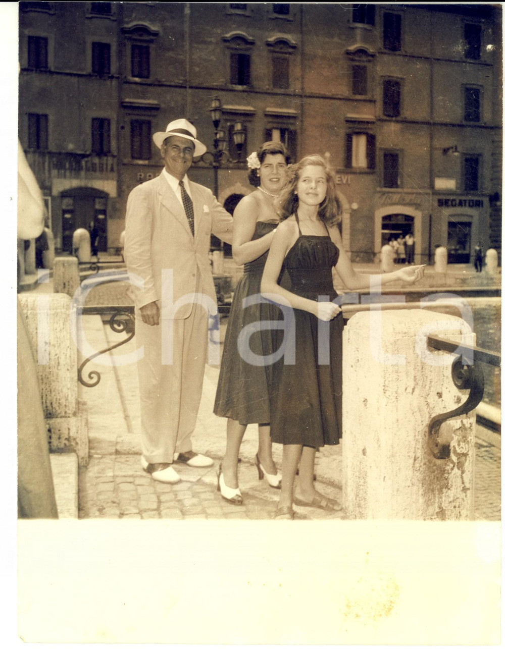 Fotografia d epoca originale 1950 ca ROMA Fontana TREVI Generale americano getta moneta Foto 2 1