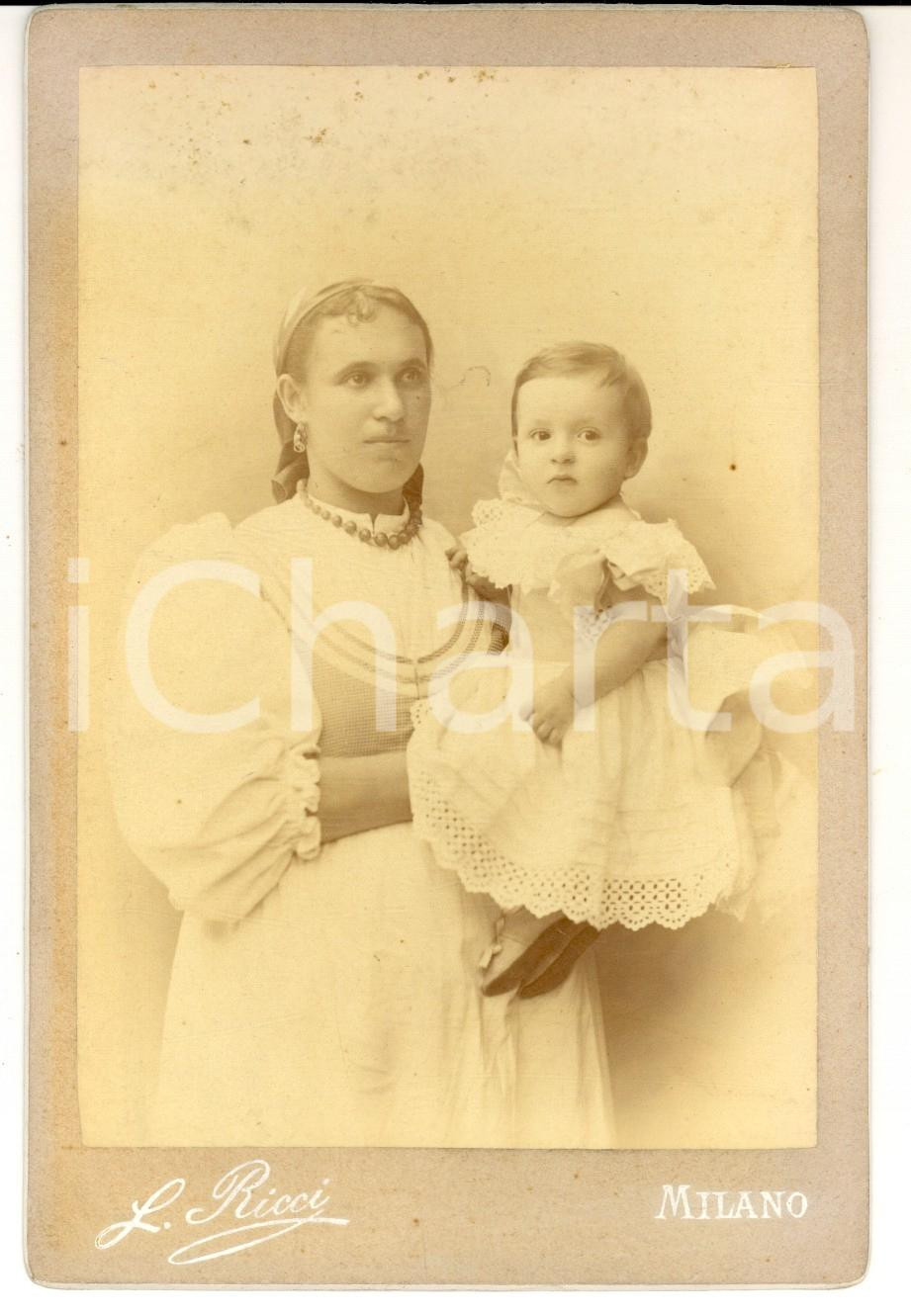Fotografia d epoca originale 1890 ca MILANO Ritratto di bambina con la balia Foto LEONE RICCI 2 1