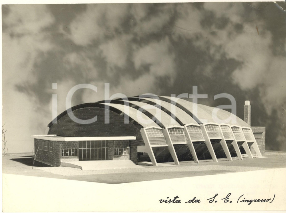 1960 ca MILANO Centro SCHUSTER - Palestra *Foto rendering 24x18 cm  Fotografia originale d'epoca, con timbro  al verso dell' ing. Giacomo Prearo. CONDIZIONI:POOR/danneggiato piegature d'epocaFORMATO: 24x18 cm originale e autentica 1
