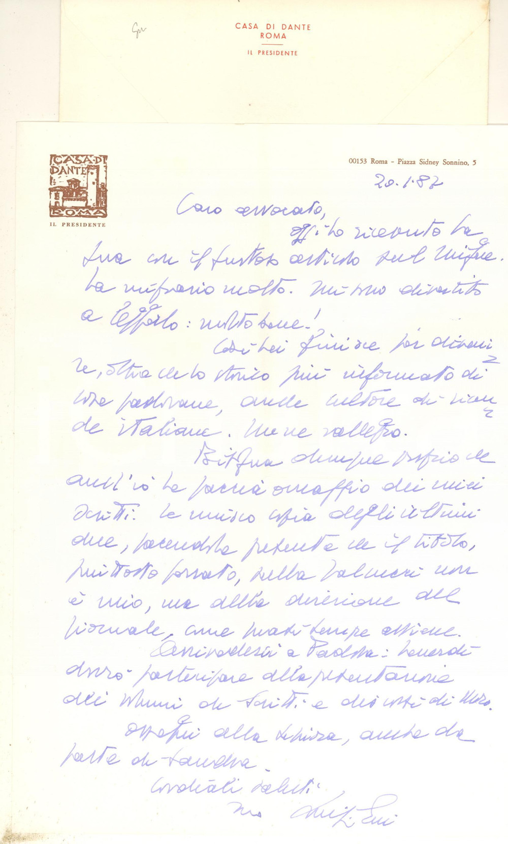 1977 ROMA Casa di Dante - Lettera Luigi GUI per omaggio scritti - Autografo Lettera interamente autografa del noto politico democristiano, che promette di ricambiare i volumi ricevuti in dono con un omaggio dei propri.Carta e busta intestate "Casa di Dante - Il Presidente".PAGINE: 1     CONDIZIONI:FAIR/discreto piegature d'epocaFORMATO: 21x30 cm originale e autentica 1