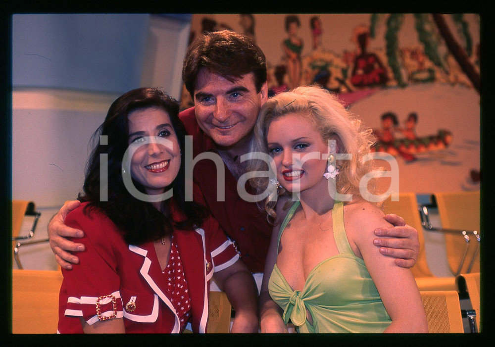 Fotografia d epoca originale 1996 RAI 2 E L ITALIA RACCONTA Paolo LIMITI Justine MATTERA 35mm VINTAGE SLIDE 1