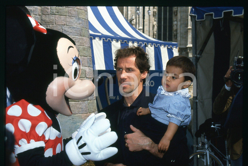 Fotografia d epoca originale 1990 ca MILANO Franco BARESI ad un evento WALT DISNEY 35mm VINTAGE SLIDE 6 1