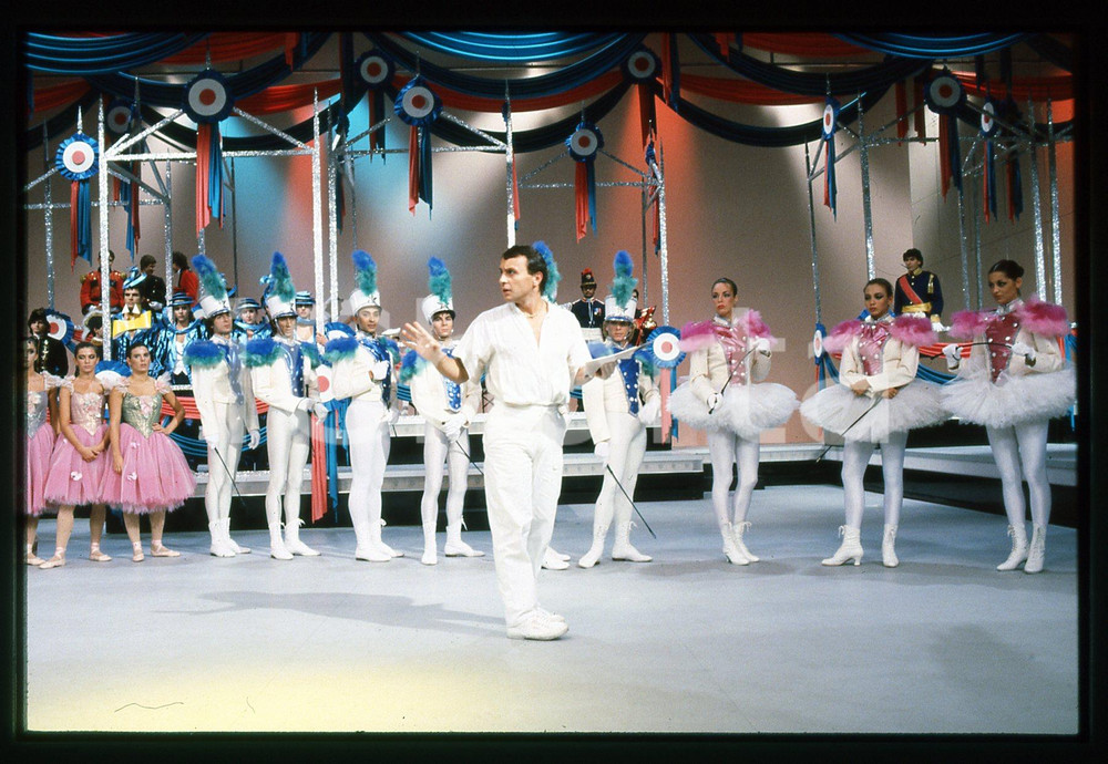 Fotografia d epoca originale 1985 ca SPETTACOLO Franco MISERIA e il corpo di ballo 35mm VINTAGE SLIDE 1