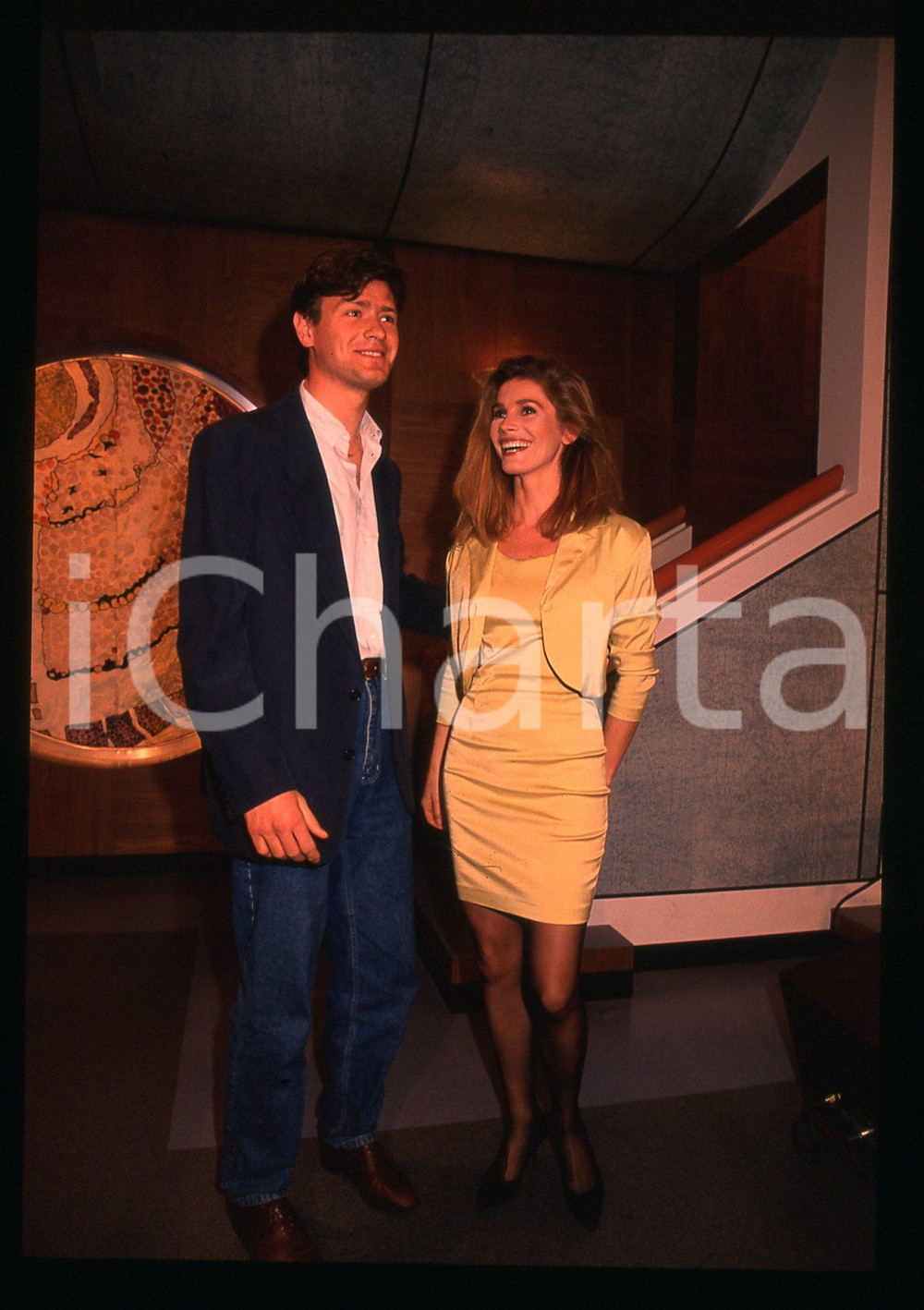 1990 ca SPETTACOLO Aldo SERENA e Mariella MIO *35mm VINTAGE SLIDE 2 Diapositiva originale d'epoca  E' SEVERAMENTE VIETATA LA RIPRODUZIONE.TUTTI I DIRITTI SONO RISERVATI.ICharta mette in vendita, sul negozio eBay e in esclusiva sul sito "icharta" il proprio archivio composto da numerose diapositive e negativi fotografici d'epoca, tutti originali e autentici.Si tratta di uno sguardo inedito sull'attualità, la politica, la vita quotidiana, il gossip e la cultura, che fotografa il cambiamento della nazione (e non solo) tra il 1890 ed il 1990 circa. Un'occasione unica per il mercato del collezionismo, che vede finalmente disponibile un archivio eccezionale per vastità, tematiche e condizioni, in un settore (il negativo fotografico e la diapositiva) di assoluta novità e dalle interessanti prospettive di investimento. CONDIZIONI:GOOD/buonoFORMATO: 35mm originale e autentica 1
