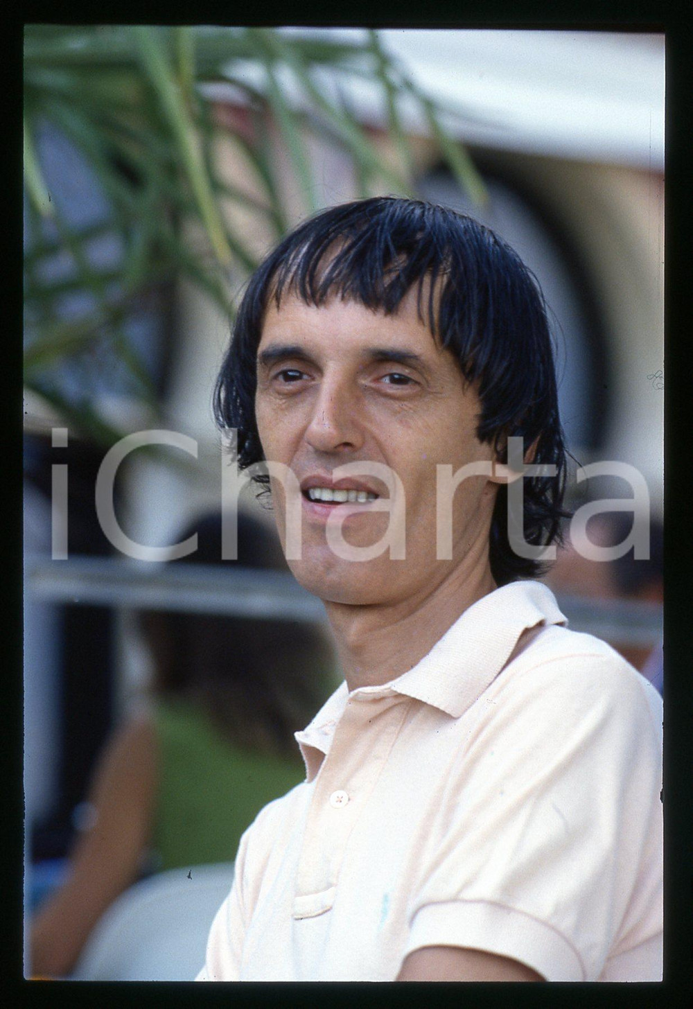 1985 ca Dario ARGENTO alla mostra del cinema di VENEZIA *35mm VINTAGE SLIDE Diapositiva originale d'epoca  E' SEVERAMENTE VIETATA LA RIPRODUZIONE.TUTTI I DIRITTI SONO RISERVATI.ICharta mette in vendita, sul negozio eBay e in esclusiva sul sito "icharta" il proprio archivio composto da numerose diapositive e negativi fotografici d'epoca, tutti originali e autentici.Si tratta di uno sguardo inedito sull'attualità, la politica, la vita quotidiana, il gossip e la cultura, che fotografa il cambiamento della nazione (e non solo) tra il 1890 ed il 1990 circa. Un'occasione unica per il mercato del collezionismo, che vede finalmente disponibile un archivio eccezionale per vastità, tematiche e condizioni, in un settore (il negativo fotografico e la diapositiva) di assoluta novità e dalle interessanti prospettive di investimento. CONDIZIONI:FAIR/discretoFORMATO: 35mm originale e autentica 1