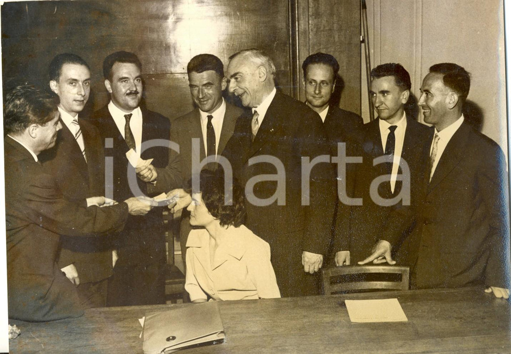 Fotografia d epoca originale 1959 PARIS André LABARTHE consegna premio DECOUVERTE ai ricercatori Foto 3 1