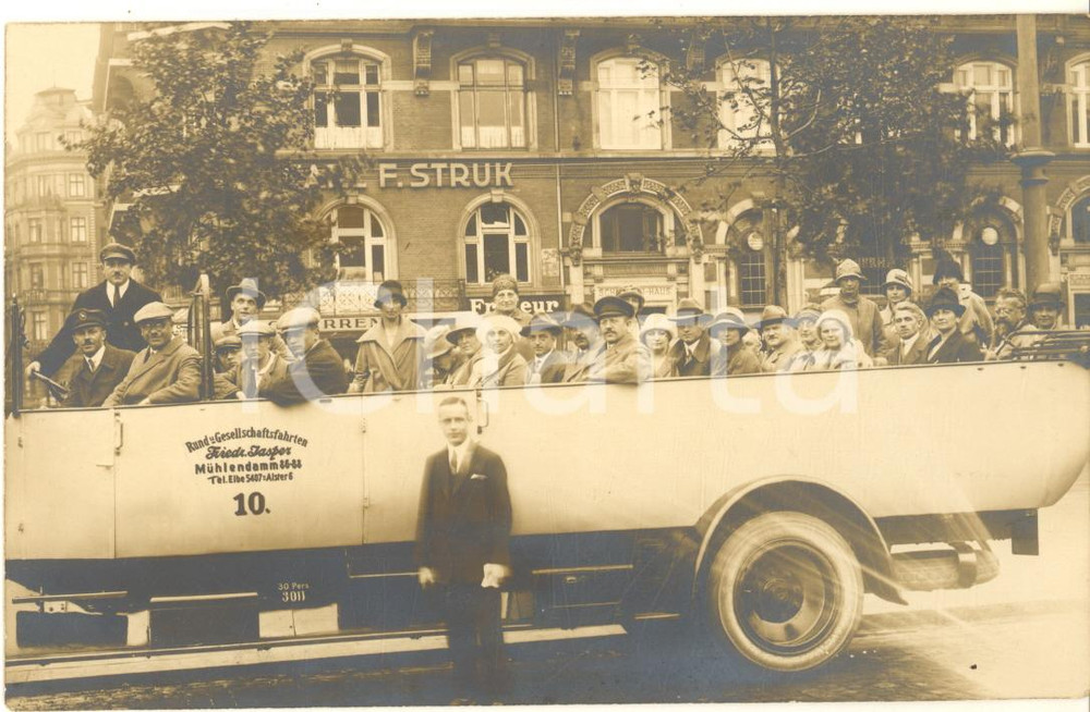 1928 TOURISM - HAMBURG - Friedrich JASPER Rundfahrt - Passengers *Photo Fotografia d'epoca, in formato cartolina postale, con dedica manoscritta in italiano al verso.  CONDIZIONI:GOOD/buono difetto di stampaFORMATO: 14x9 cm originale e autentica 1