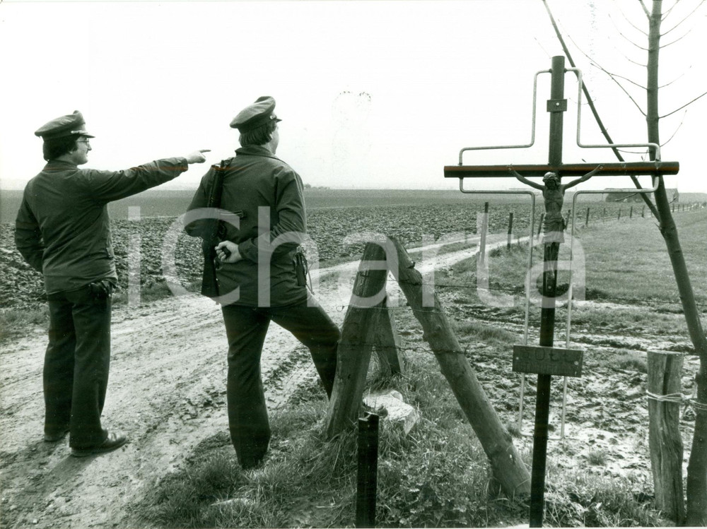 Fotografia d epoca originale 1985 ca HORBACH Funzionari dogana BUNDESREPUBLIK al confine PAESI BASSI Foto 1