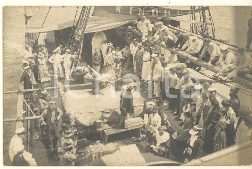 Fotografia d epoca originale 1910 ca s. l. Nave passeggeri  Scena con piscina insaponata CURIOSA RPPC 1