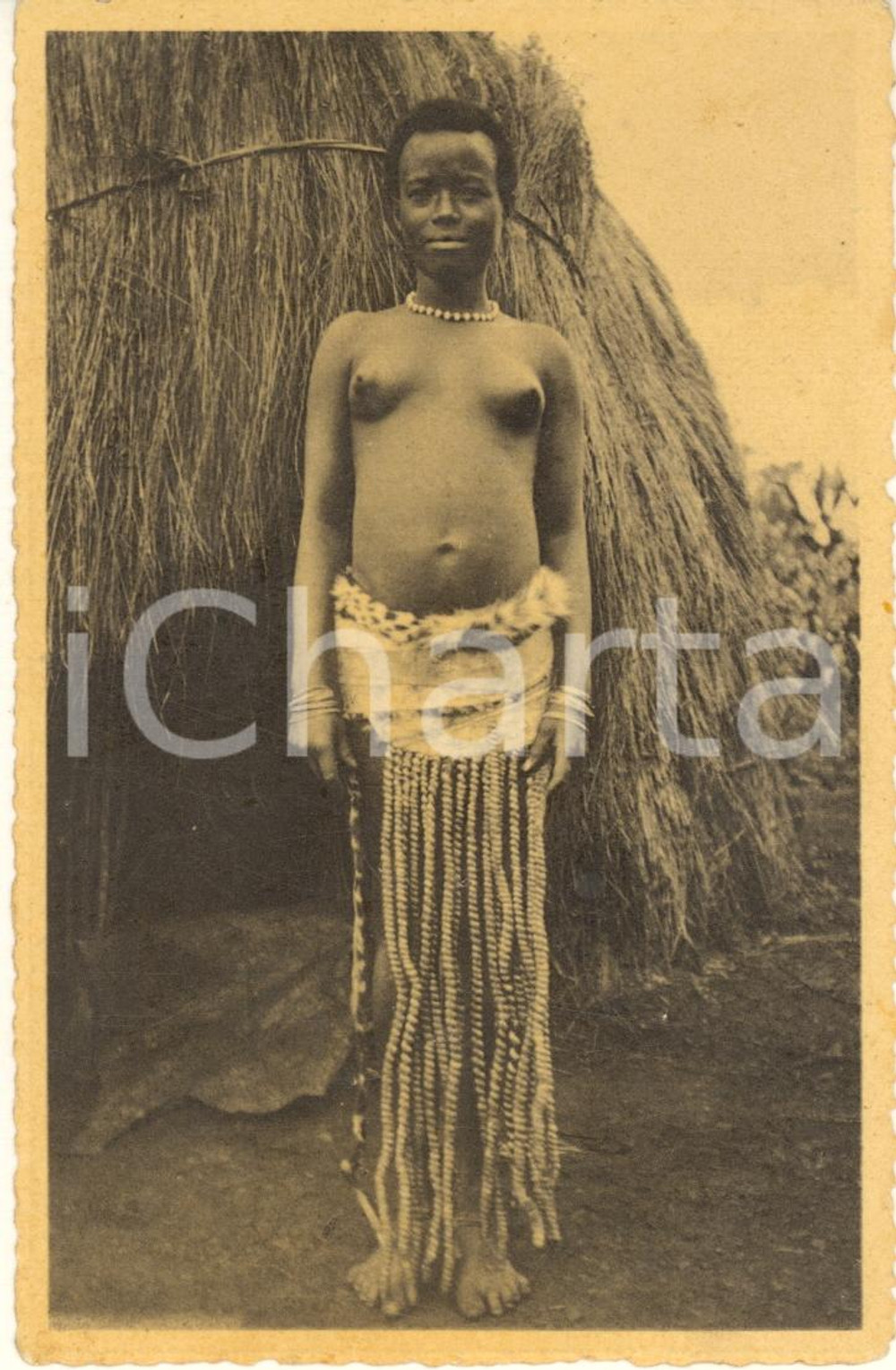 1950 ca RUANDA - MUHUTU girl - Portrait - ETHNIC NUDE Postcard Cartolina postale originale d'epoca, non viaggiata.   CONDIZIONI:POOR/danneggiato piccola sbrecciatura al lato superiore; lievi impressioni; macchie al  versoFORMATO: 9x14 cm originale e autentica 1