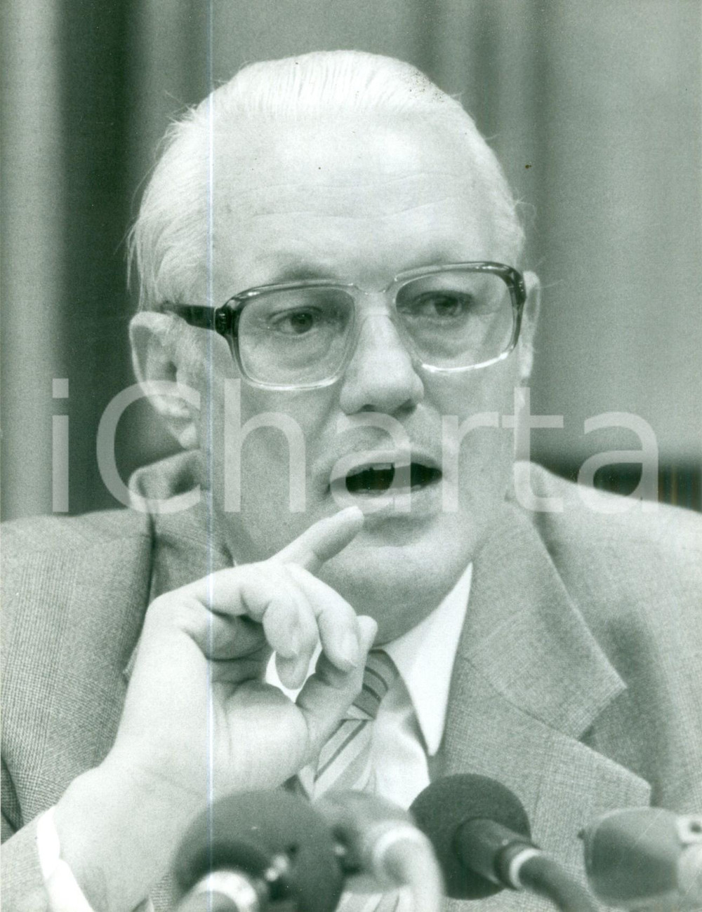 1987 BONN Il Ministro delle Finanze Gerhard STOLTENBERG Fotografia FORMATO: cm 16 x 21 CONDIZIONI: GOOD   originale e autentica 1