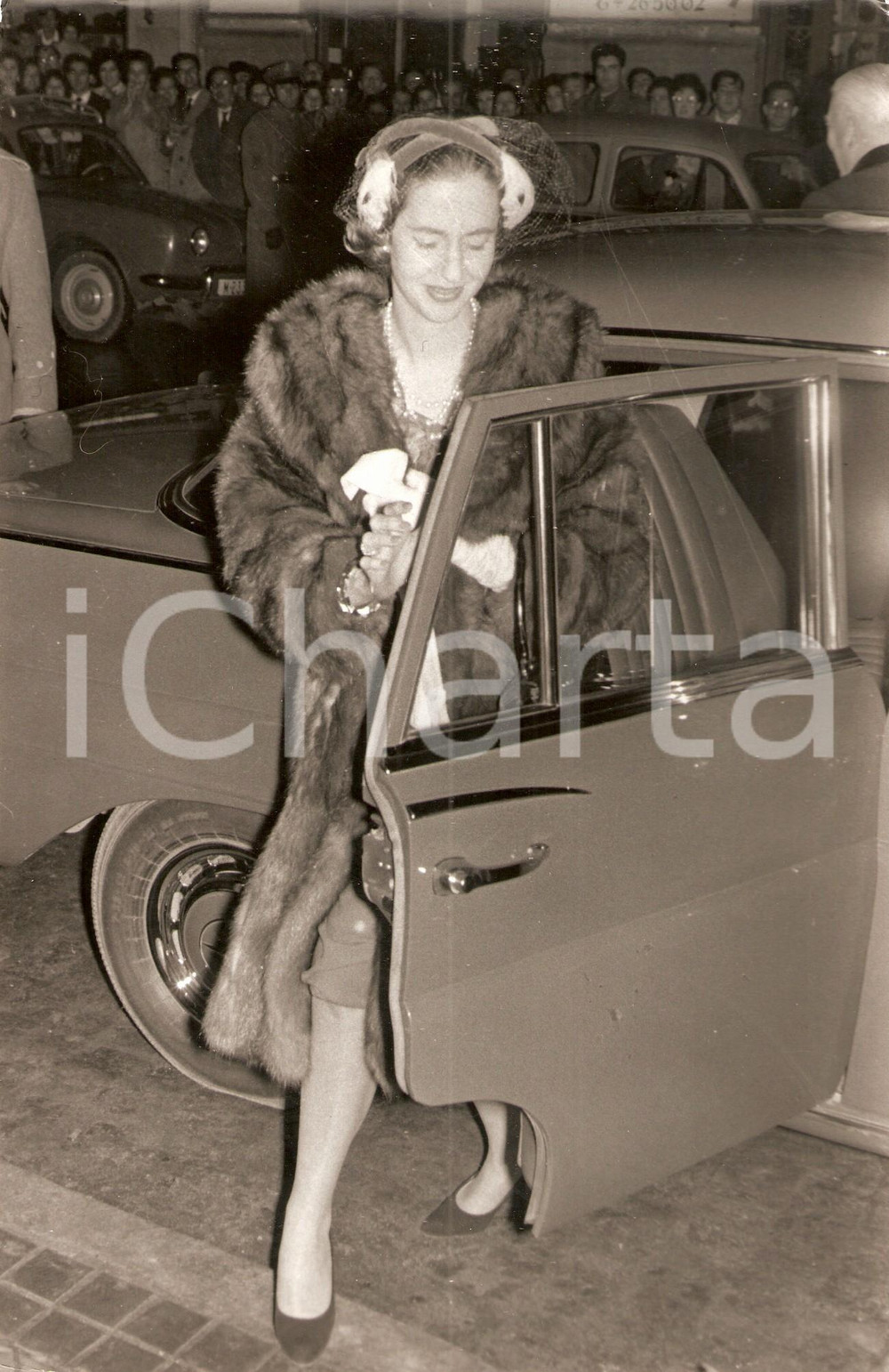 Fotografia d epoca originale 1960 MADRID Donna Fabiola MORA Y ARAGON arriva alla chiesa di SAN ANDRES 3 1