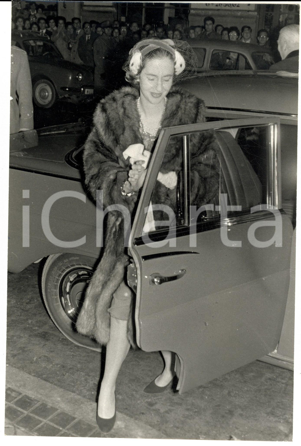 Fotografia d epoca originale 1960 MADRID Donna Fabiola MORA Y ARAGON arriva alla chiesa di SAN ANDRES 4 1