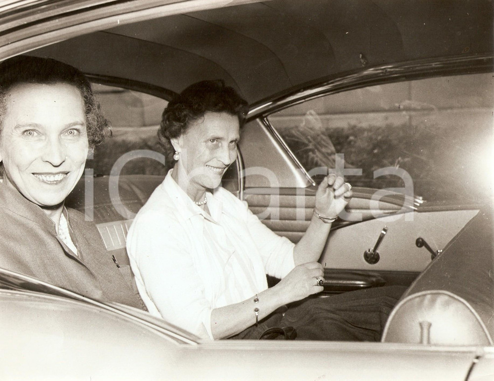 Fotografia d epoca originale 1965 ca PARIS Maria José di SAVOIA in auto con Marina di GRECIA Fotografia 1
