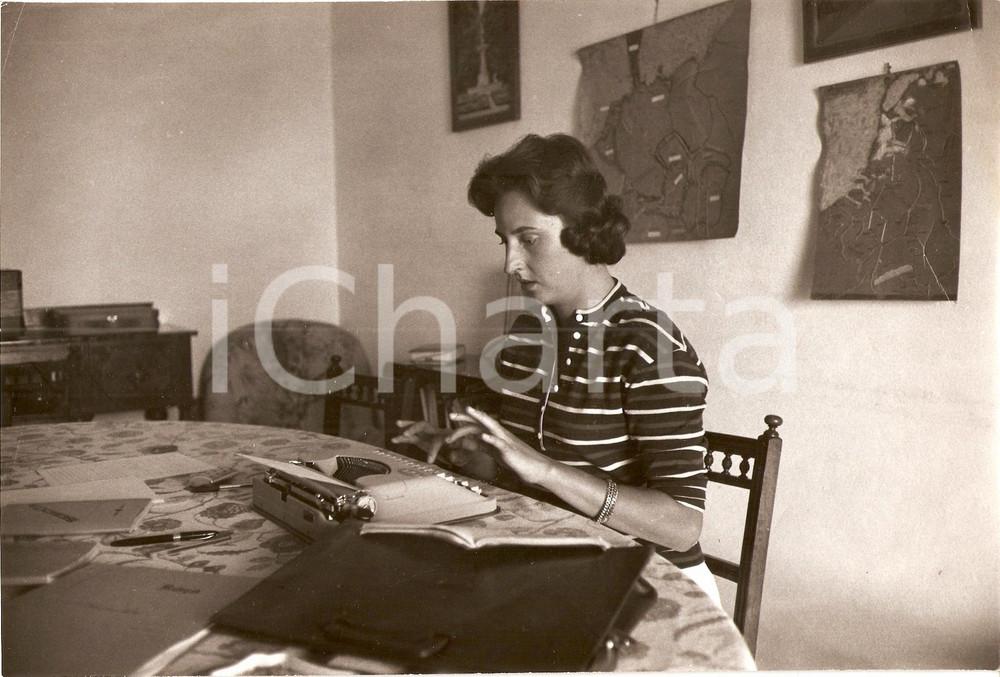 Fotografia d epoca originale 1960 ca Infanta PILAR BORBONESPAGNA Duchessa BADAJOZ nella sua casa Foto 1