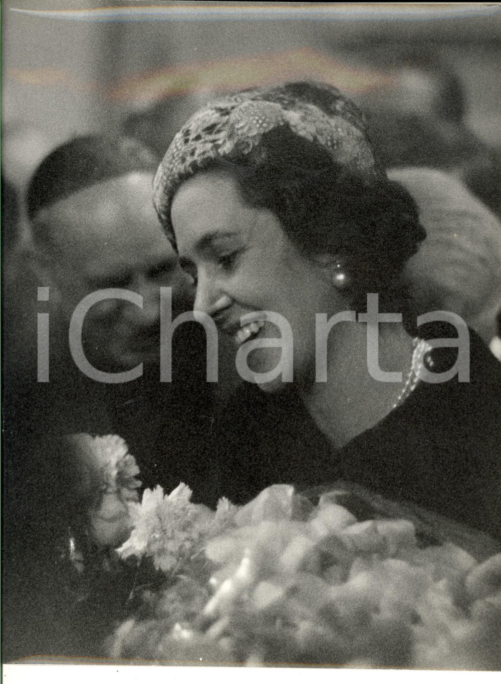 Fotografia d epoca originale 1960 MADRID Donna Fabiola MORA Y ARAGON con un omaggio floreale Fotografia 3 1