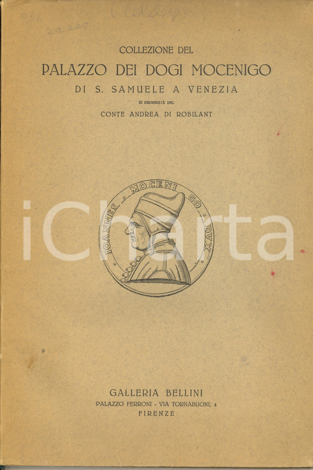 1933 FIRENZE Galleria BELLINI - Collezione Palazzo DOGI MOCENIGO a Venezia Brossura editoriale, copertina flessibile.Si tratta del catalogo pubblicato dalla Galleria Bellini di via Tornabuoni 4, Firenze, per la vendita della "Collezione del Palazzo dei Dogi Mocenigo di S. Samuele a Venezia di proprietà del Conte Andrea di Robilant". PAGINE: 38 +  54 di tavole illustrate b/nEDITORE: Firenze : Tip. F.lli Parenti CONDIZIONI:FAIR/discreto buone condizioni interne, ma piccole macchie e segni d'uso in copertina; piegatura al frontespizioFORMATO: 22x32 cm originale e autentica 1