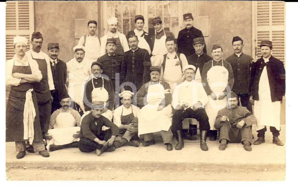 Fotografia d epoca originale 1915 ca WW1 FRANCIA Ufficiali e addetti alle cucine Foto cartolina FP 1
